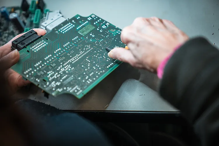 laboratorio-di-riparazioni-di-schede-elettroniche-reggio-emilia