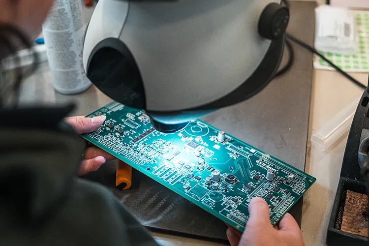schede-elettroniche-produzione-a-modena